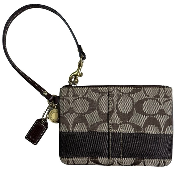 Coach Signature C Wristlet. - Picture 1 of 7